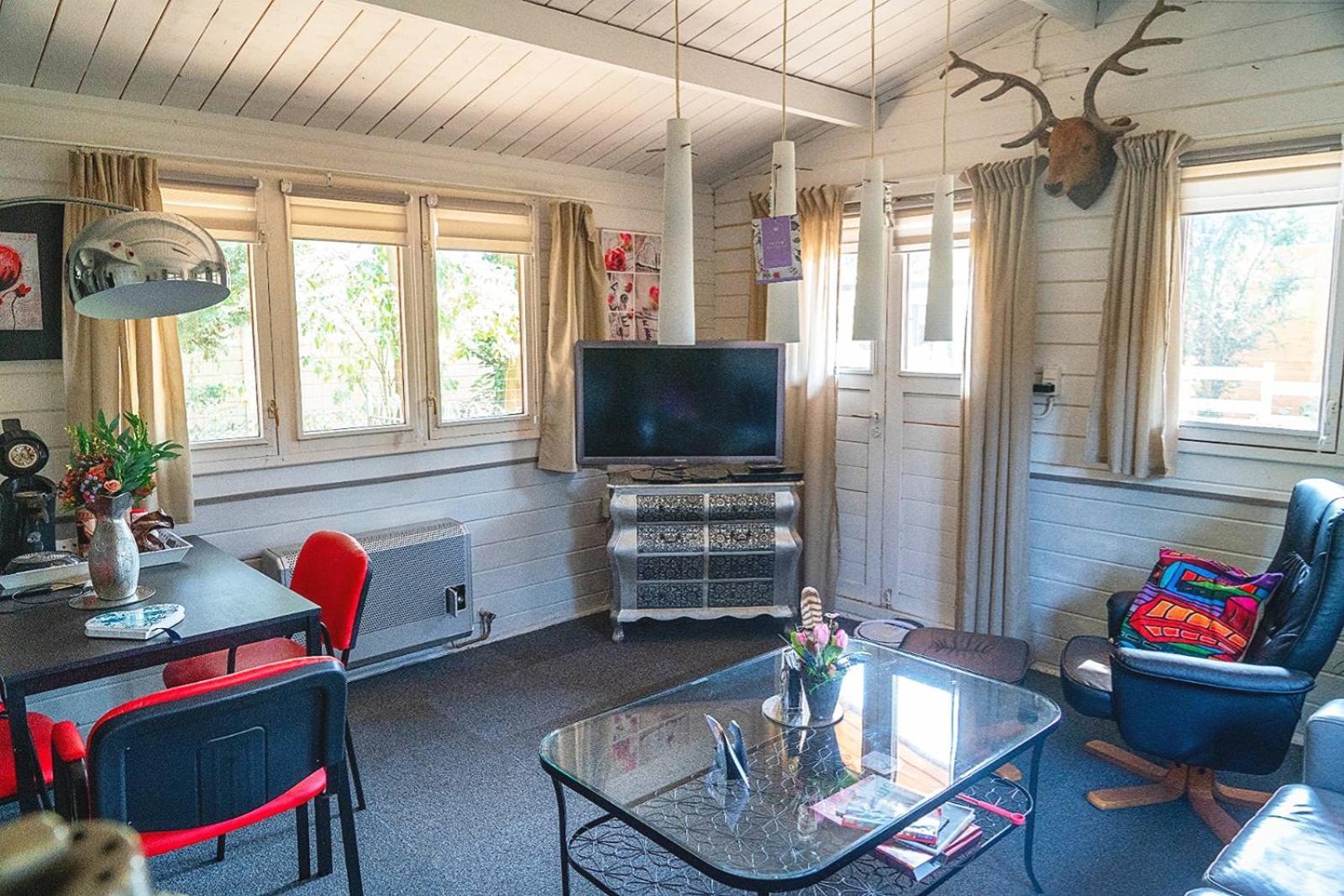 Chalet Op Een Rustig Park In De Natuur Putten Εξωτερικό φωτογραφία